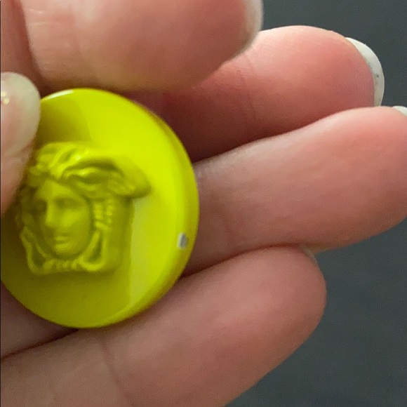 🗽 Versace Pin - Picture 2 of 3